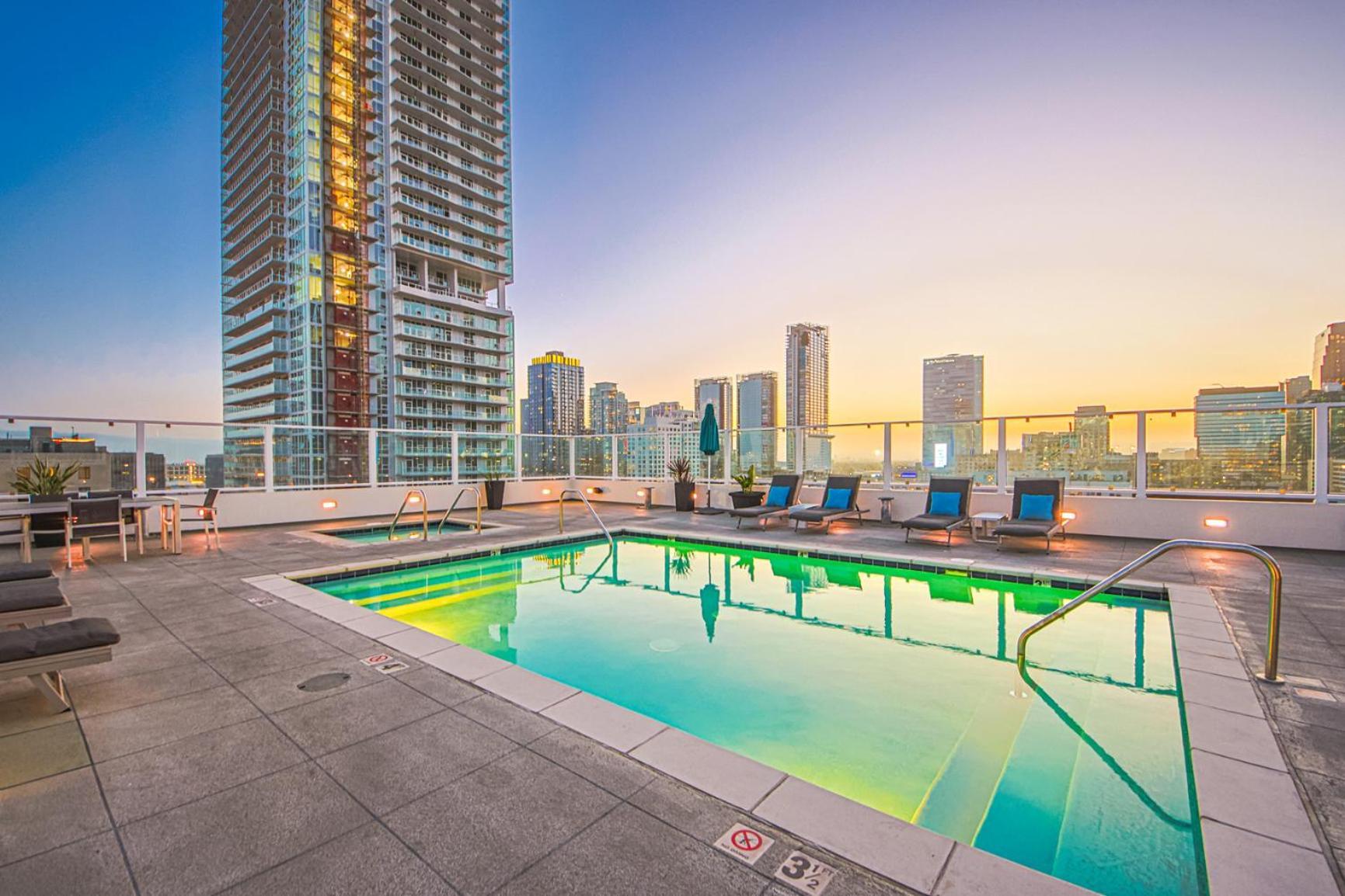 Stunning 1 Bdr 1 Bth, Pool, Jacuzzi Apartment Los Angeles Bagian luar foto