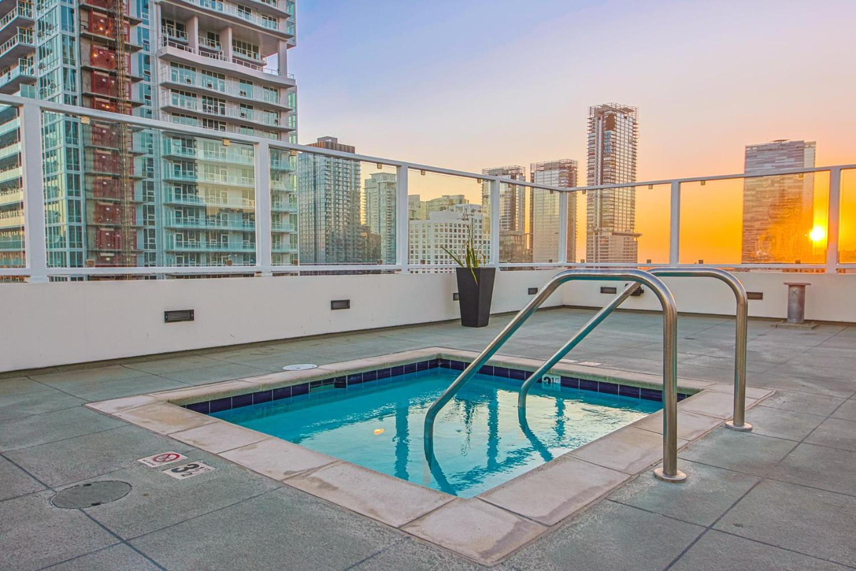 Stunning 1 Bdr 1 Bth, Pool, Jacuzzi Apartment Los Angeles Bagian luar foto