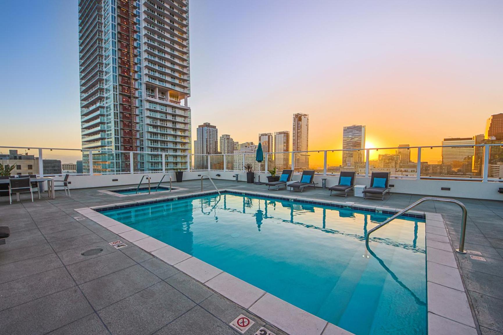Stunning 1 Bdr 1 Bth, Pool, Jacuzzi Apartment Los Angeles Bagian luar foto